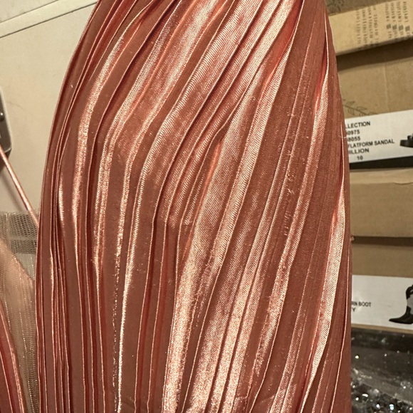 (03) ❤️ BNWT IEENA FOR MAC DUGGAL
Plunge Neck Pleated Evening Gown #49039 - Picture 9 of 9